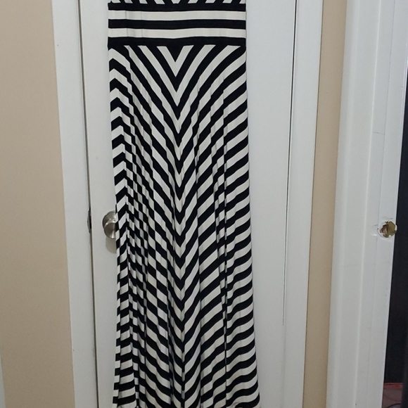 Kenneth Cole Small Maxi Dress - Picture 3 of 4